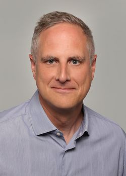 Portraitfoto von Stephan Roll