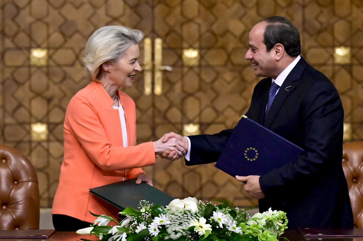 European Commission President Ursula Von der Leyen (left) and Egyptian President Abdel Fattah al-Sisi (right)