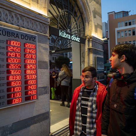 Turkey's currency crisis: People change money at a currency exchange office in Istanbul