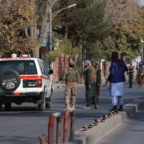 Taliban ergreifen Sicherheitsmaßnahmen nach einem Anschlag auf ein Militärkrankenhaus in der afghanischen Hauptstadt Kabul