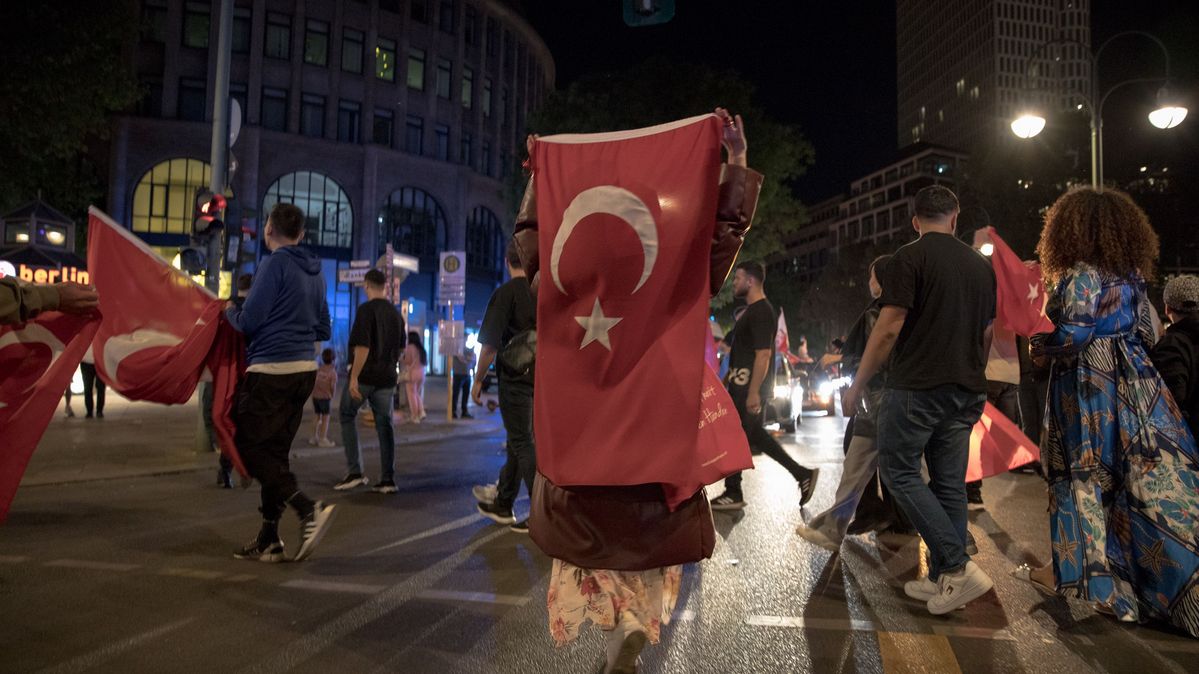 Feierlichkeiten in Berlin nach den Wahlen in der Türkei am 28. Mai 2023