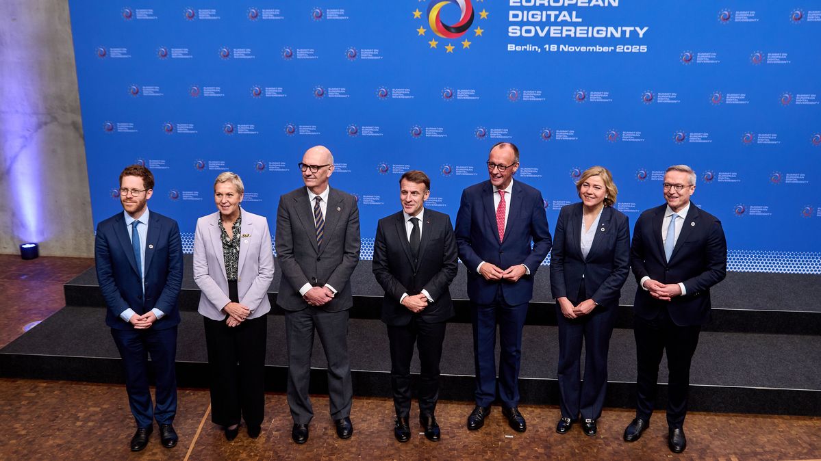 Gipfel zur Europäischen Digitalen Souveränität in Berlin mit Bundeskanzler Friedrich Merz und Frankreichs Präsident Emmanuel Macron Politiker Gruppenfoto