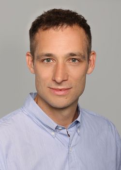 Portraitfoto von Simon Hollnaicher