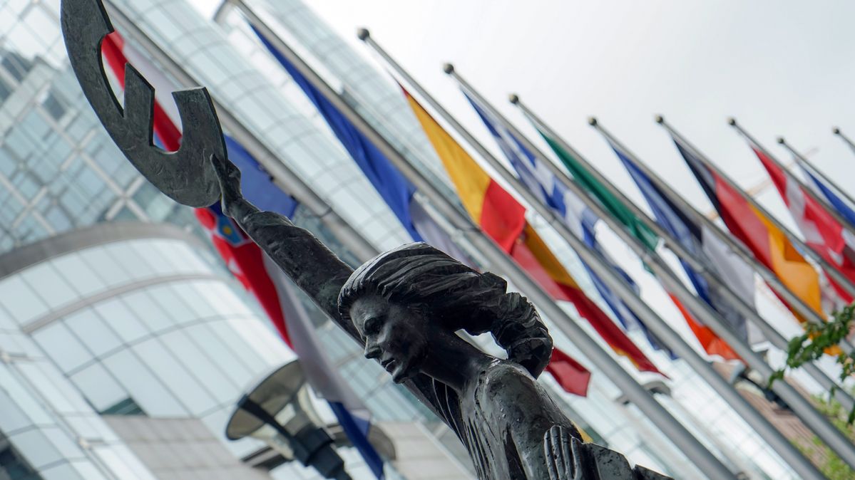 Die Statue »Europa« vor dem Europäischen Parlament in Brüssel