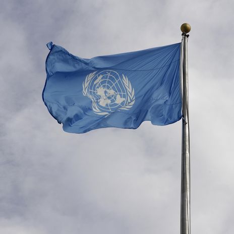 Flagge mit dem Logo der Vereinten Nationen