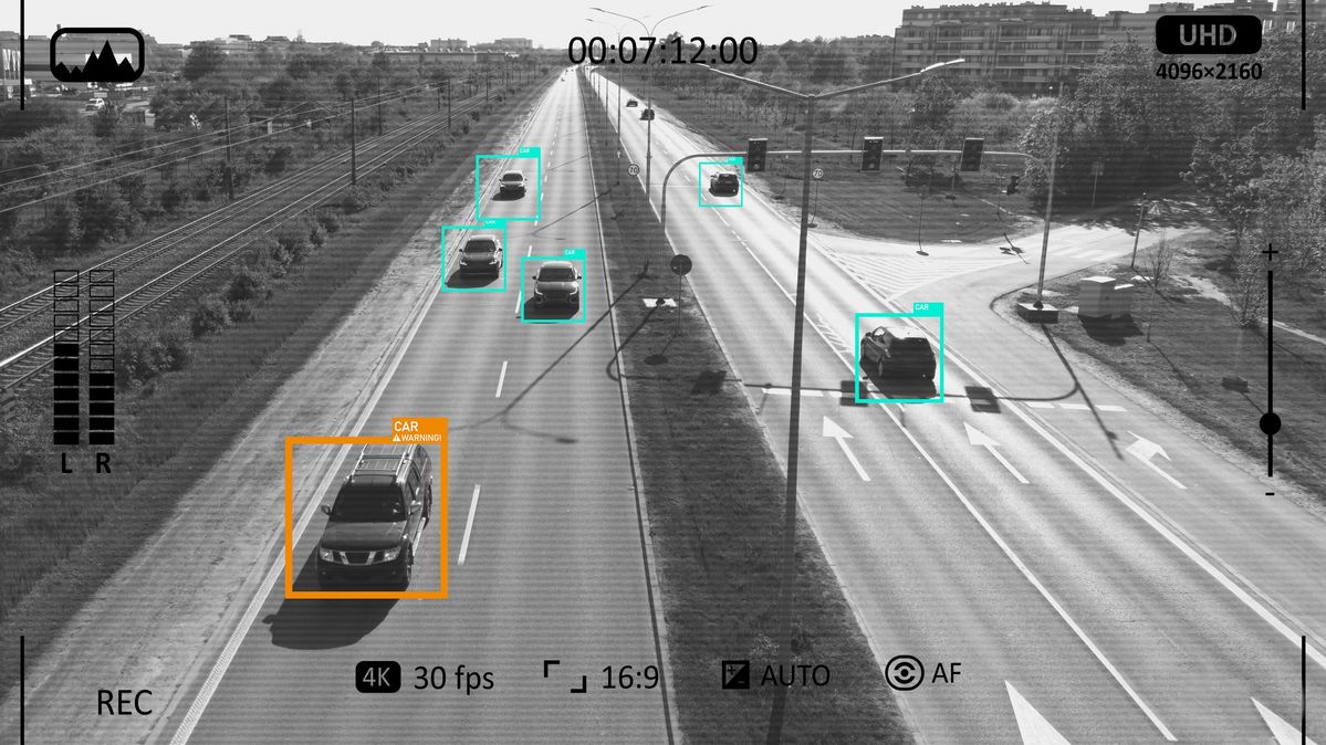 KI-gestützte Überwachung: Künstliche Intelligenz könnte künftig gezielt einzelne Personen oder Gruppen kontinuierlich überwachen.