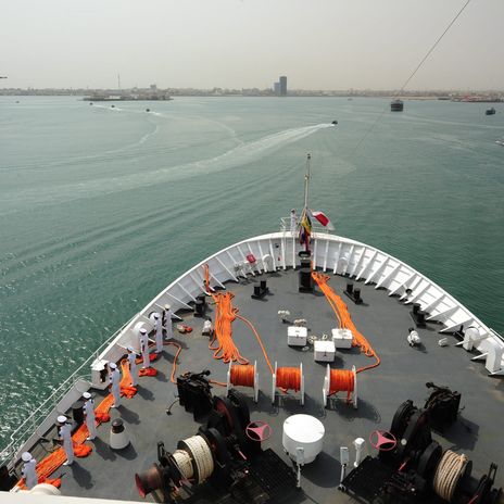Chinesisches Schiff am Hafen von Dschibuti