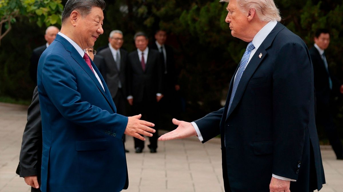 Donald Trump and Chinas Staatschef shake hands