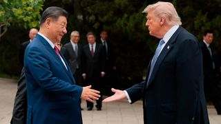 Donald Trump and Chinas Staatschef shake hands