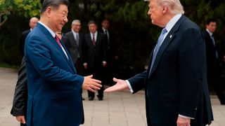 Donald Trump and Chinas Staatschef shake hands