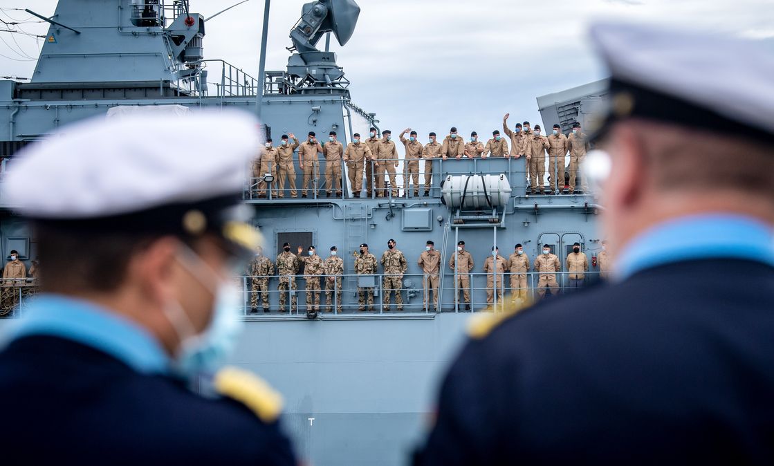 Die Fregatte «Bayern» beim Aufbruch zur Übungsreise in den Indischen und Pazifischen Ozean