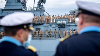 Die Fregatte «Bayern» beim Aufbruch zur Übungsreise in den Indischen und Pazifischen Ozean