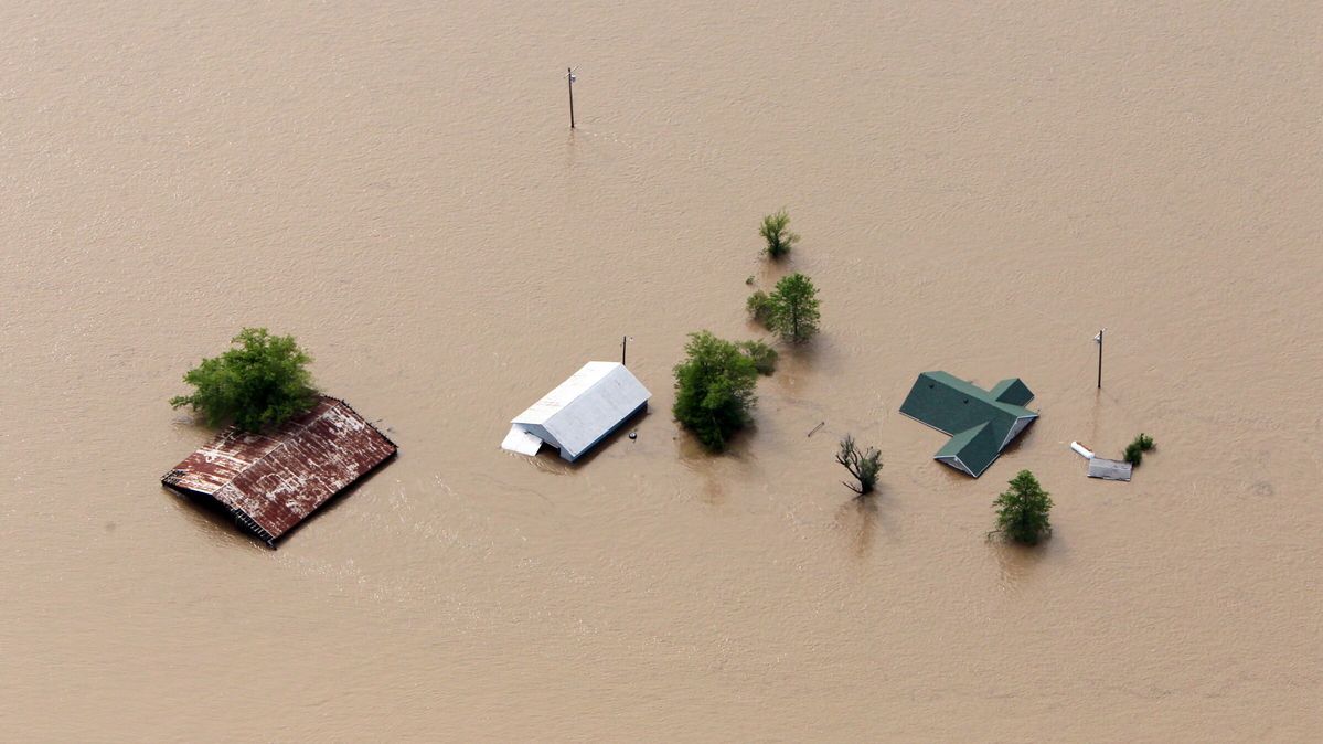 Ein Bauernhof in einem Flutgebiet