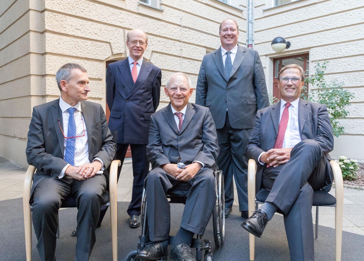 v.l.n.r.: Prof. Dr. Volker Perthes, scheidender SWP-Direktor; Dr. Nikolaus von Bomhard, Präsident des SWP-Stiftungsrates; Dr. Wolfgang Schäuble, Bundestagspräsident; Helge Braun, Kanzleramtsminister; Dr. Stefan Mair, künftiger SWP-Direktor.