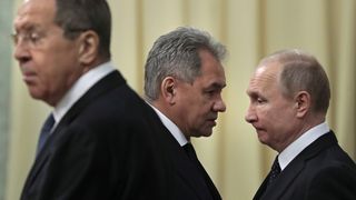 Der russische Außenminister Lawrow , Verteidigungsminister Schoigu und Präsident Putin 2019 in Sotschi