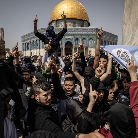 Palästinenser verrichten erstes Freitagsgebet in der Masjid al-Aqsa
