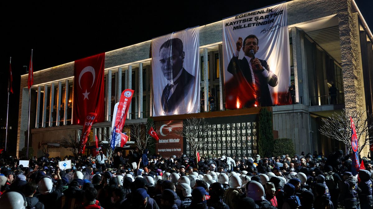 March 26, 2025: People protest against the arrest of Istanbul Mayor Ekrem İmamoğlu in front of the Istanbul Metropolitan Municipality building.