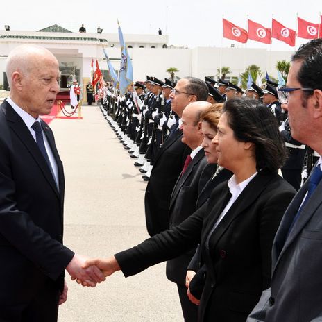 Der tunesische Präsident Kais Said reist am 18. Mai 2023 nach Dschidda, Saudi-Arabien, um am 32. arabischen Gipfel teilzunehmen