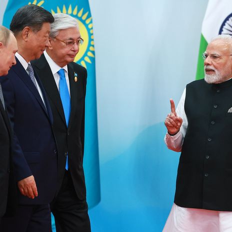 Präsident Putin (Russland), Xi Jinping (China), Kassym-Jomart Tokajew (Kasachstan) und Narendra Modi, Premierminister von Indien, beim Treffen der Shanghaier Organisation für Zusammenarbeit (SCO) im September 2025.