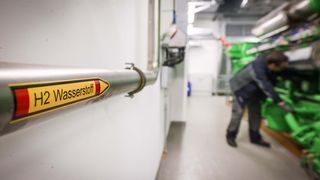 Ein Rohr mit Ströhmungsrichtung für den Betrieb mit Wasserstoff in einem Blockheizkraftwerk