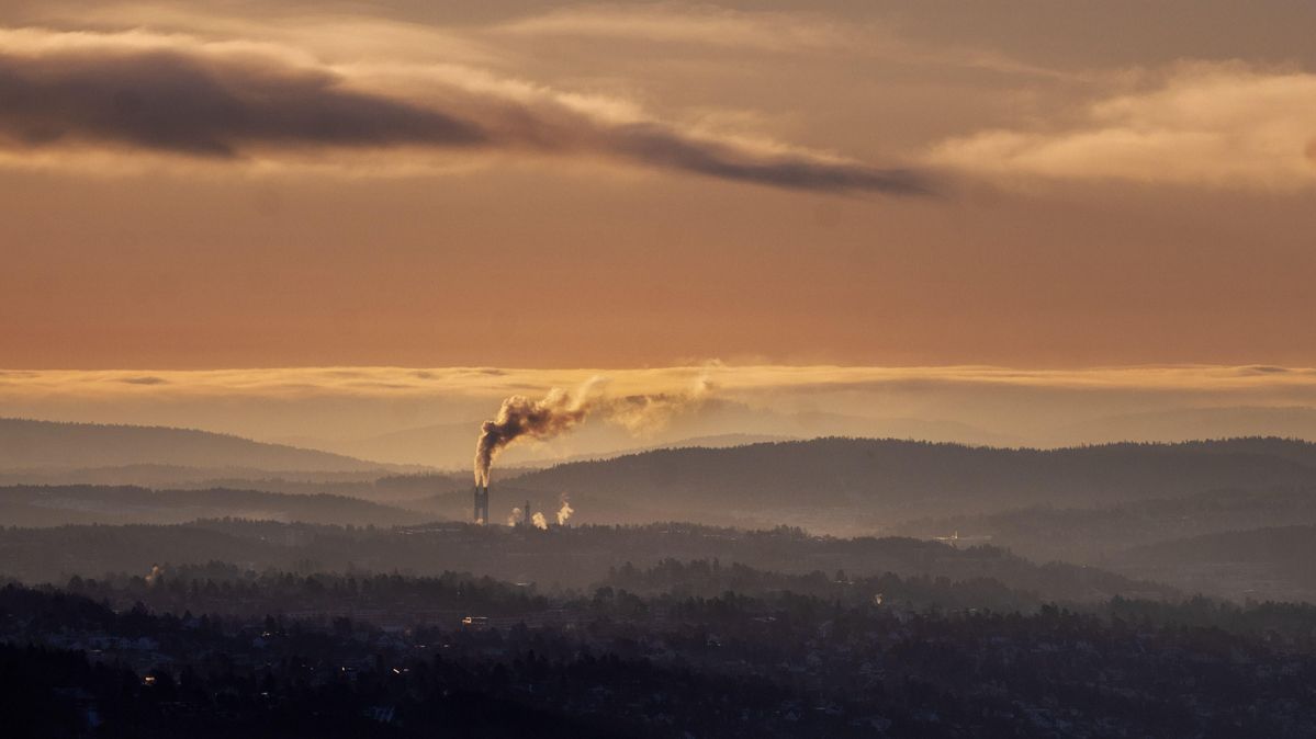Eine Anlage zur Kohlenstoffabscheidung in einer Landschaft im Abendlicht (Symbolbild)