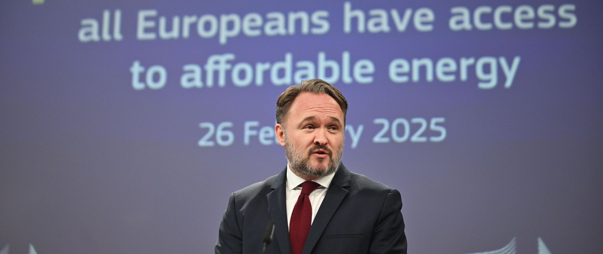 EU-Kommissar für Energie und Wohnen Dan Jørgensen spricht auf einer Pressekonferenz in Brüsssel