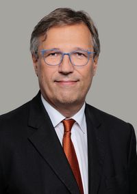 Dr. Stefan Mair