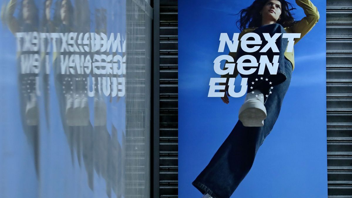 EU-Plakat mit der Aufschrift "NEXT GEN EU" auf einem Krankenhausflur im Bukarester Universitätskrankenhaus, 27. September 2021.