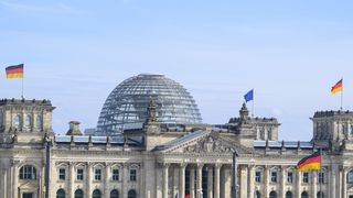 Blick vom Kanzleramt auf die Reichstagskuppel