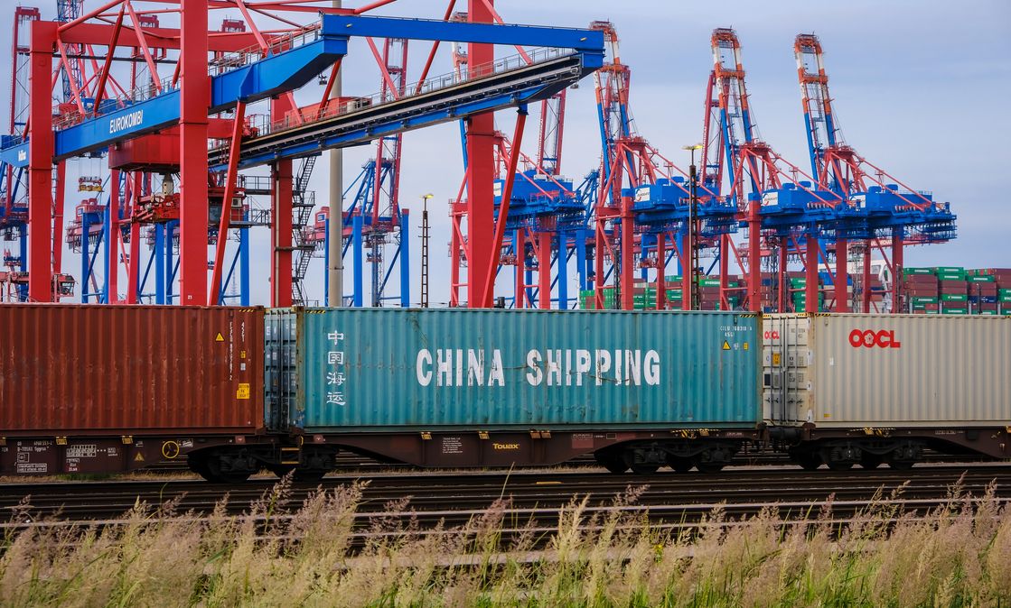 Clearance at the Port of Hamburg: the end point of China