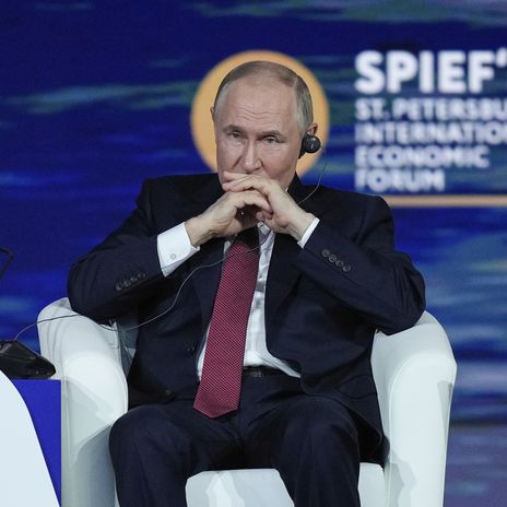 Russlands Präsident Putin beim internationalen Wirtschaftsforum in Sankt Petersburg am 2. Juni 2025.